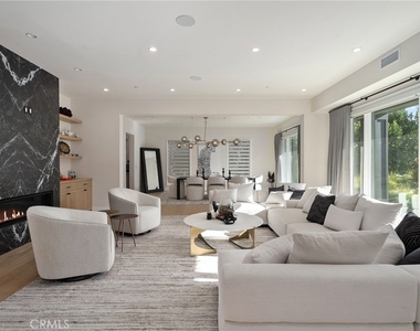 15547 Valley Vista Boulevard - Photo Thumbnail 4