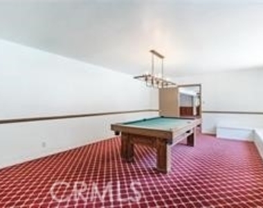 5349 Newcastle Avenue - Photo Thumbnail 15