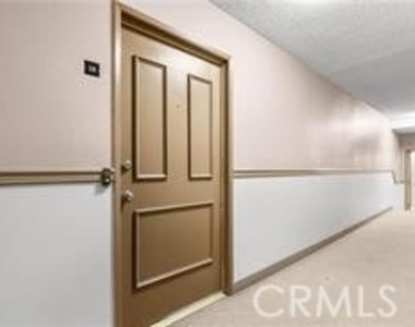 5349 Newcastle Avenue - Photo Thumbnail 23