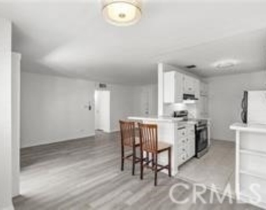 5349 Newcastle Avenue - Photo Thumbnail 19