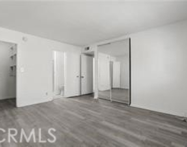 5349 Newcastle Avenue - Photo Thumbnail 7