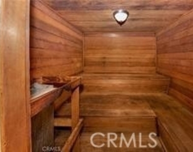 5349 Newcastle Avenue - Photo Thumbnail 11