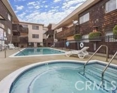 5349 Newcastle Avenue - Photo Thumbnail 1