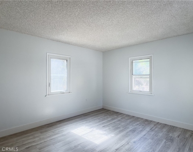 335 W Hillcrest Boulevard - Photo Thumbnail 9