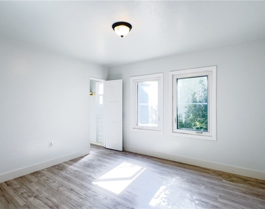 335 W Hillcrest Boulevard - Photo Thumbnail 10