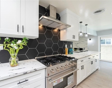 5130 Carmelynn Street - Photo Thumbnail 14