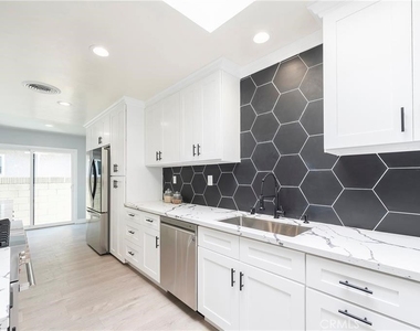 5130 Carmelynn Street - Photo Thumbnail 13