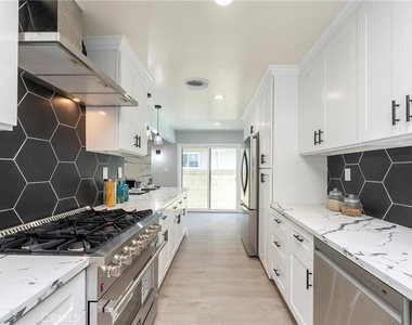 5130 Carmelynn Street - Photo Thumbnail 10