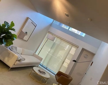 629 Traction Avenue - Photo Thumbnail 6