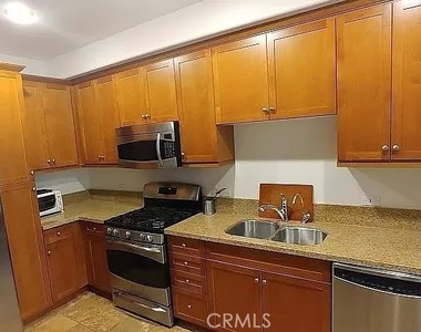 629 Traction Avenue - Photo Thumbnail 3