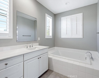 35 Lomada - Photo Thumbnail 35