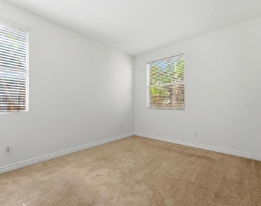 680 Camino De La Reina - Photo Thumbnail 18
