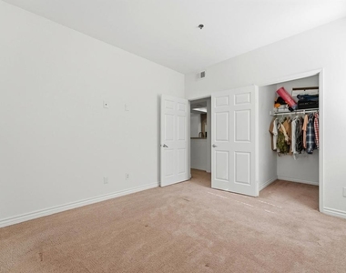 680 Camino De La Reina - Photo Thumbnail 11