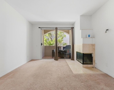 680 Camino De La Reina - Photo Thumbnail 8