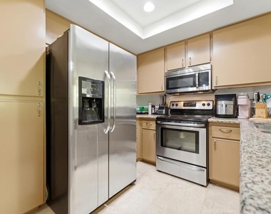 680 Camino De La Reina - Photo Thumbnail 2