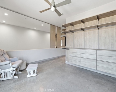 204 E 3rd Street - Photo Thumbnail 7