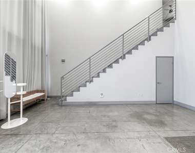 204 E 3rd Street - Photo Thumbnail 10