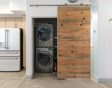 204 E 3rd Street - Photo Thumbnail 5