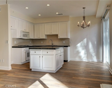7124 Farralone Avenue - Photo Thumbnail 4