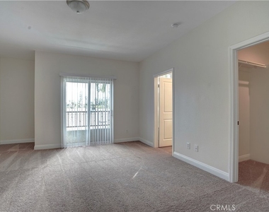 7124 Farralone Avenue - Photo Thumbnail 8