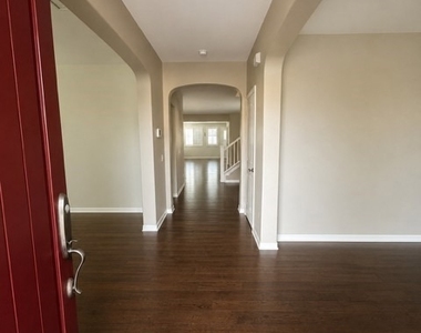 761 Clark Way - Photo Thumbnail 2