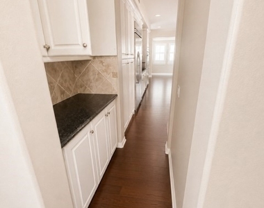 761 Clark Way - Photo Thumbnail 9