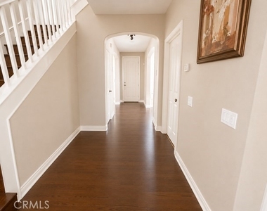 761 Clark Way - Photo Thumbnail 3