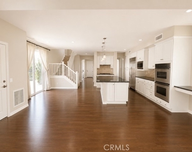 761 Clark Way - Photo Thumbnail 8