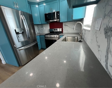 1541 N Hope Street - Photo Thumbnail 2