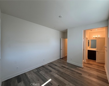 7362 Luminaire Place - Photo Thumbnail 24