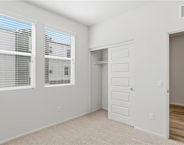 205 N Vincent - Photo Thumbnail 8