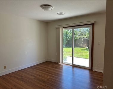 146 Luben - Photo Thumbnail 9