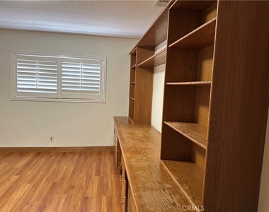 146 Luben - Photo Thumbnail 15