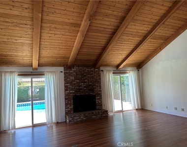146 Luben - Photo Thumbnail 4