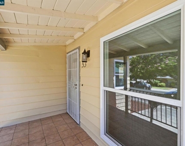 53 Ramona St - Photo Thumbnail 14