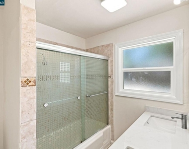 53 Ramona St - Photo Thumbnail 8