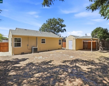 53 Ramona St - Photo Thumbnail 10