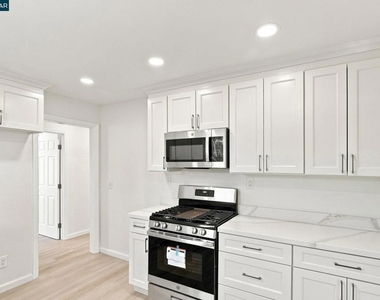 53 Ramona St - Photo Thumbnail 3