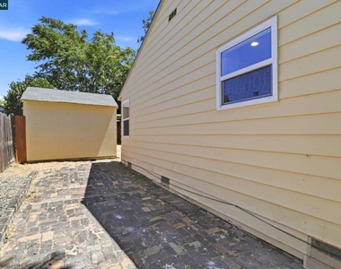 53 Ramona St - Photo Thumbnail 11