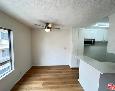 932 Wilcox Ave - Photo Thumbnail 5