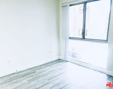 1241 5th Street - Photo Thumbnail 8