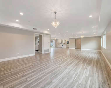 1357 Seward Street - Photo Thumbnail 4