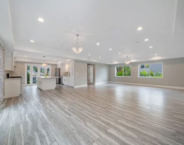 1357 Seward Street - Photo Thumbnail 7