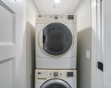 1357 Seward Street - Photo Thumbnail 32