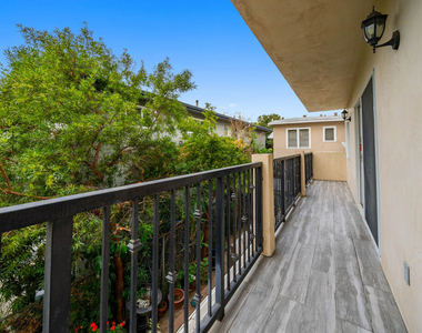1357 Seward Street - Photo Thumbnail 33