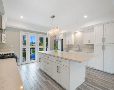 1357 Seward Street - Photo Thumbnail 10