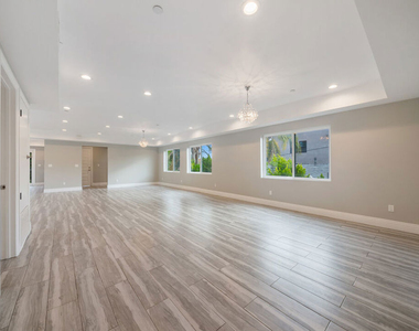 1357 Seward Street - Photo Thumbnail 5