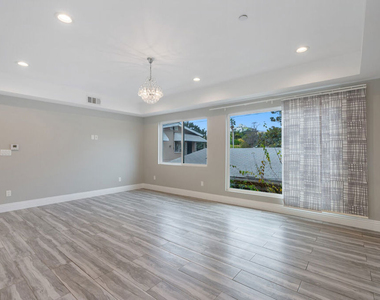 1357 Seward Street - Photo Thumbnail 6