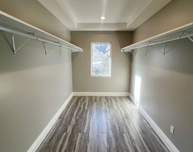 1357 Seward Street - Photo Thumbnail 19