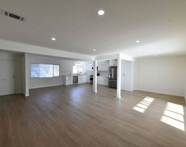 3125 Jacinto Avenue - Photo Thumbnail 2